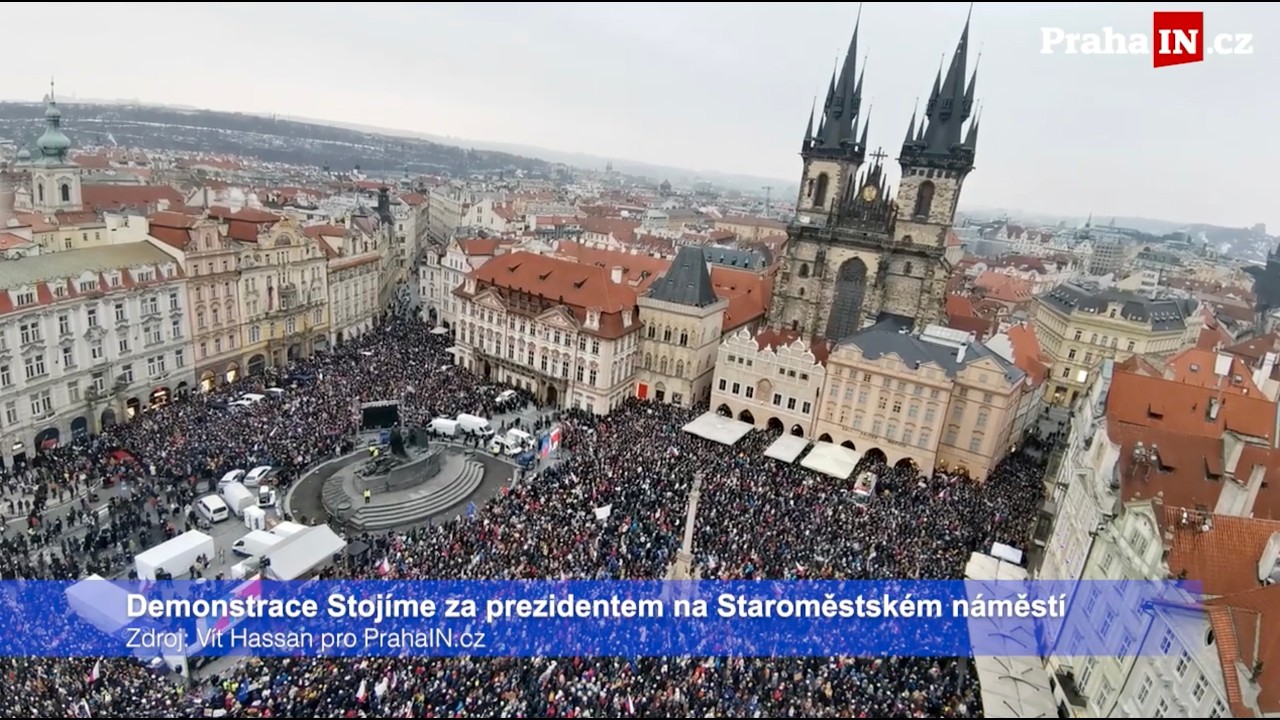 Demonstrace Stojíme za prezidentem na Staroměstském náměstí