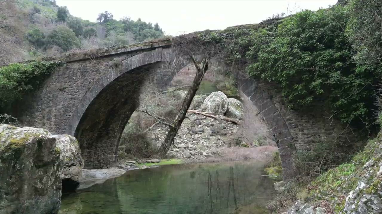 La Corse vue du ciel - Pont de l'enfer / Cascade de l'Ucelluline Santa-Maria-Poggio (version courte)