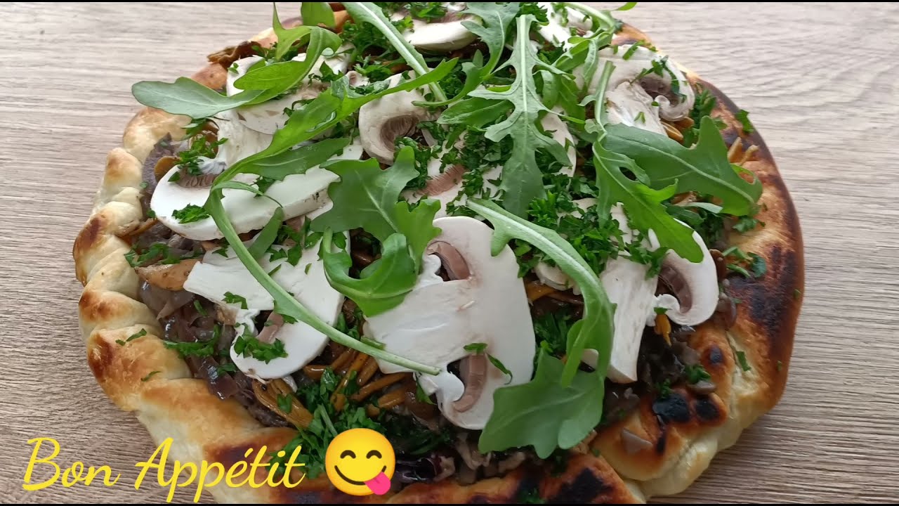 Tarte fine Duxelles de champignons de Paris  poêler de Chanterelles Camping car