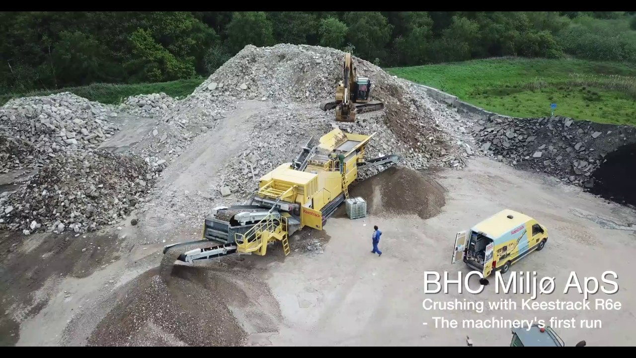 Crushing done in concrete with Keestrack R6e - BHC Miljø Aps