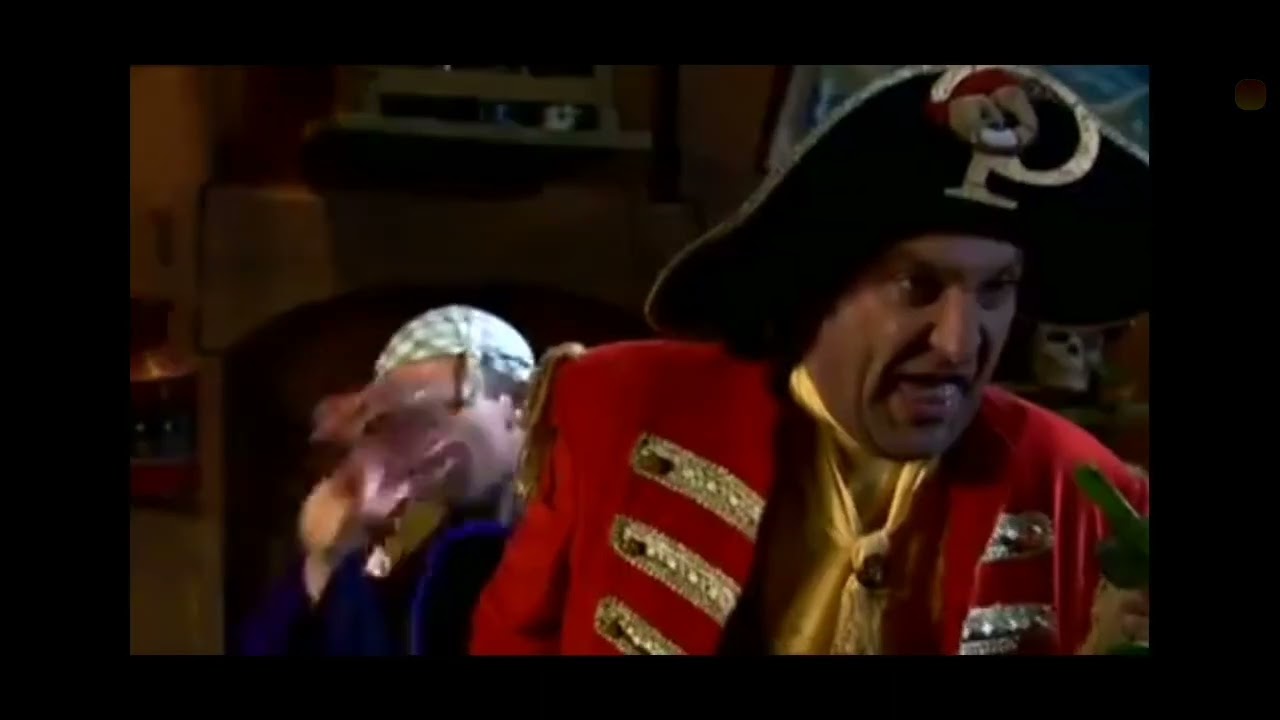 Piet Piraat denkt dat zijn maatjes die verkleed zijn als de pompoenkoning voor Halloween