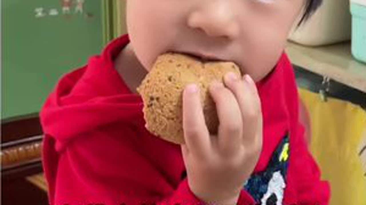 年过完了 开始收心上班啦！！娘俩在家吃了个简简单单的面条 拆拆快递 睡一下午觉一天就过去了～#云养娃 #日常vlog #全职妈妈