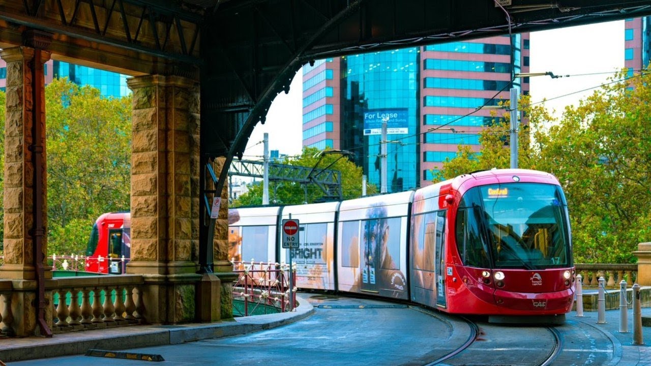 Sydney light rail has 'smooth' second day after official opening