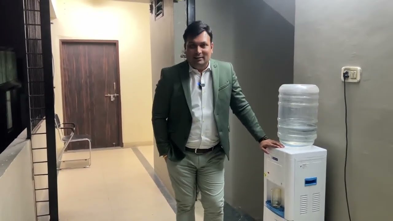रात 9 बजे विनर्स के ऑफिस में कौन कौन काम करता है ?