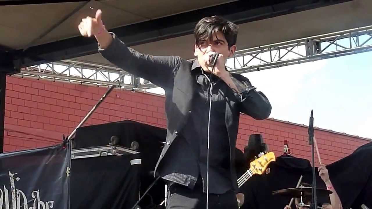 Crown the Empire - Johnny's Revenge (Andrew nose bleeds) - Live 10-27-13 Lonestar Metalfest