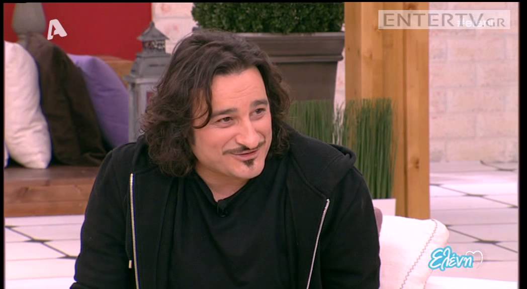 Entertv: Βασίλης Χαραλαμπόπουλος: «Ήμουν πολύ ρομαντικός ως έφηβος...»
