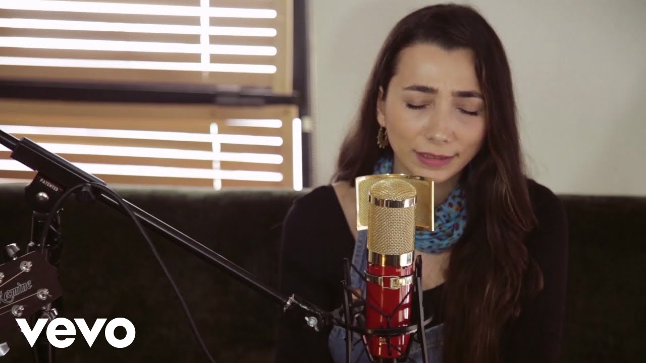 Burcu Yeşilbaş - Suya Gider Allı Gelin