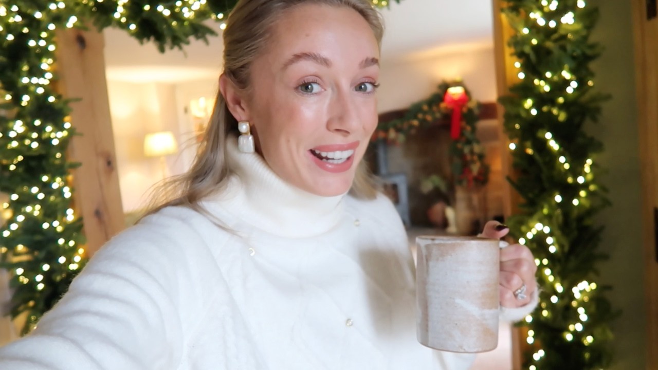 DIY CHRISTMAS DECORATIONS // 🎁CHRISTMAS IN THE COTSWOLDS & festive trip to London // Vlogmas Day 2 🎁