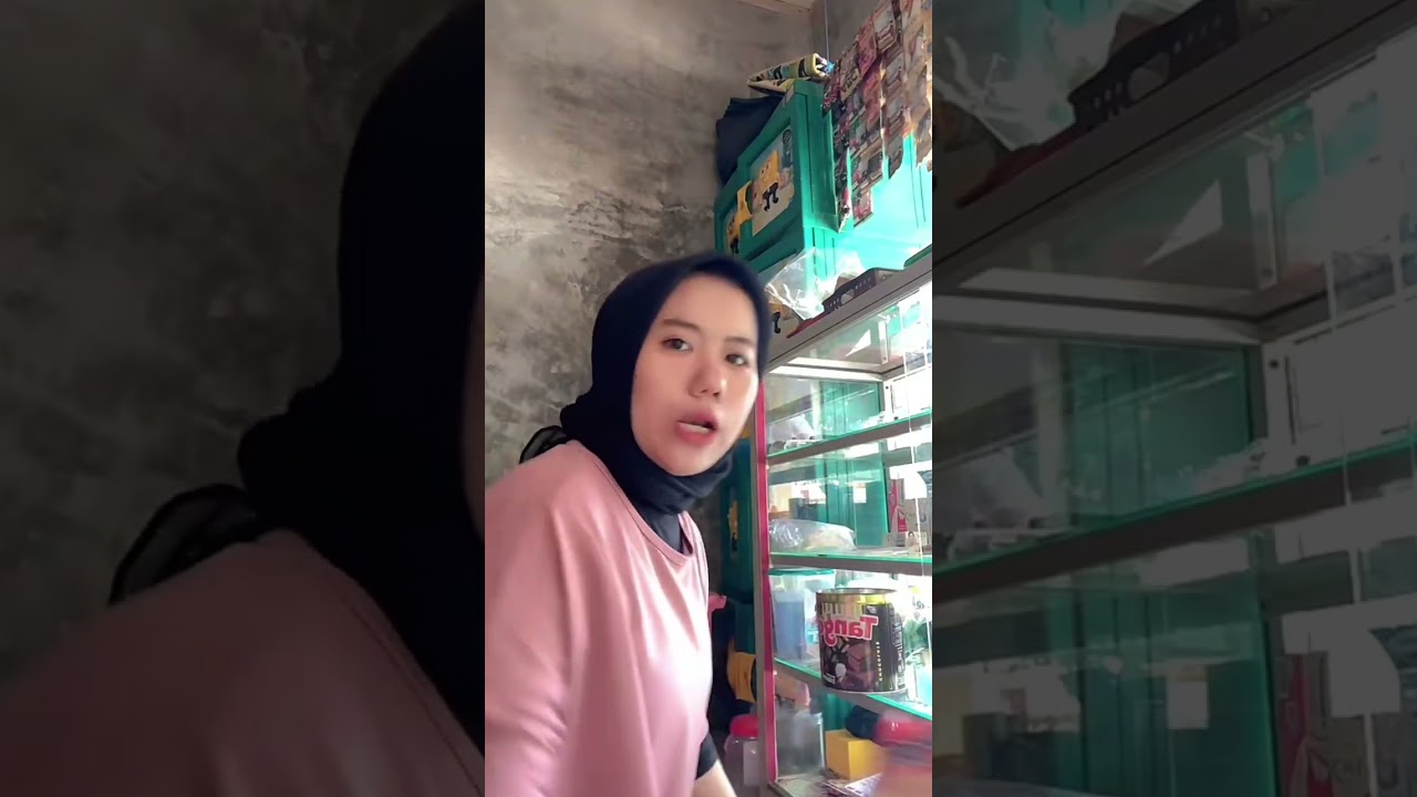 Bunda punya warung kecil kecilan adakah yang mau sama bunda jilbab cantik mama muda