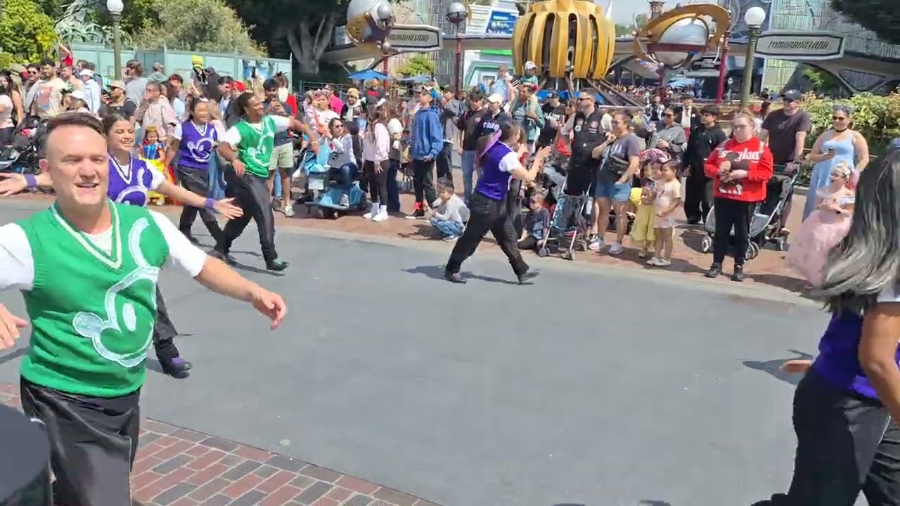 DISNEYLAND CALIFORNIA - Parade 2025