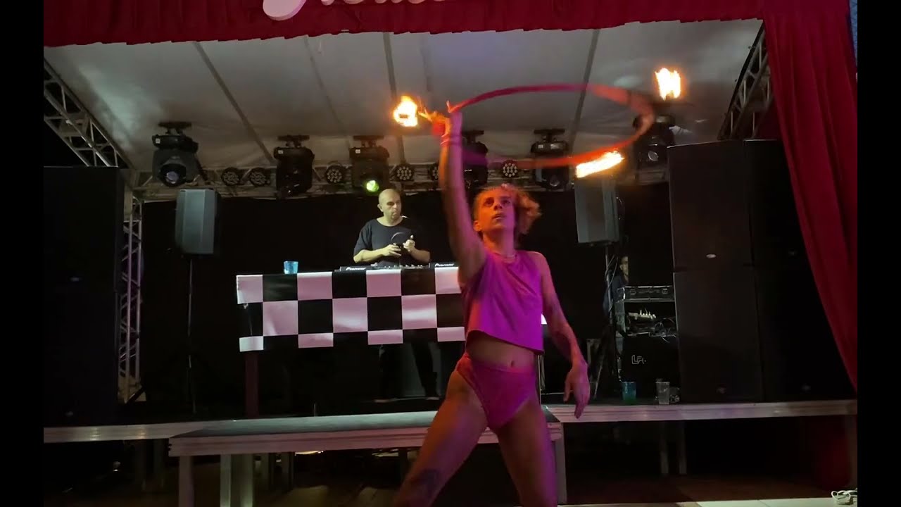 Babi Pontes | Leque e Bambole de Fogo | Apresenta&ccedil;&atilde;o no Ritmo Beach Club