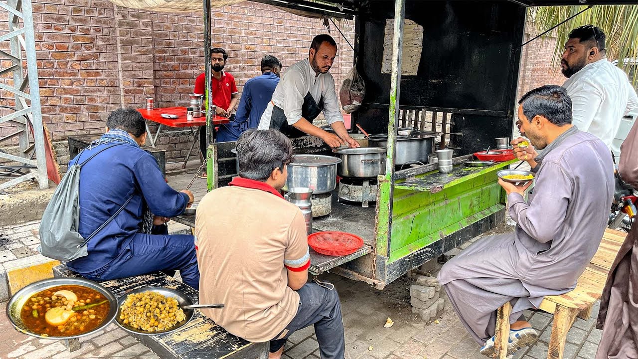 Poor Man’s Ultimate Rickshaw Breakfast 😍 | AMAZING Pakistani Street Food Cooking 🇵🇰