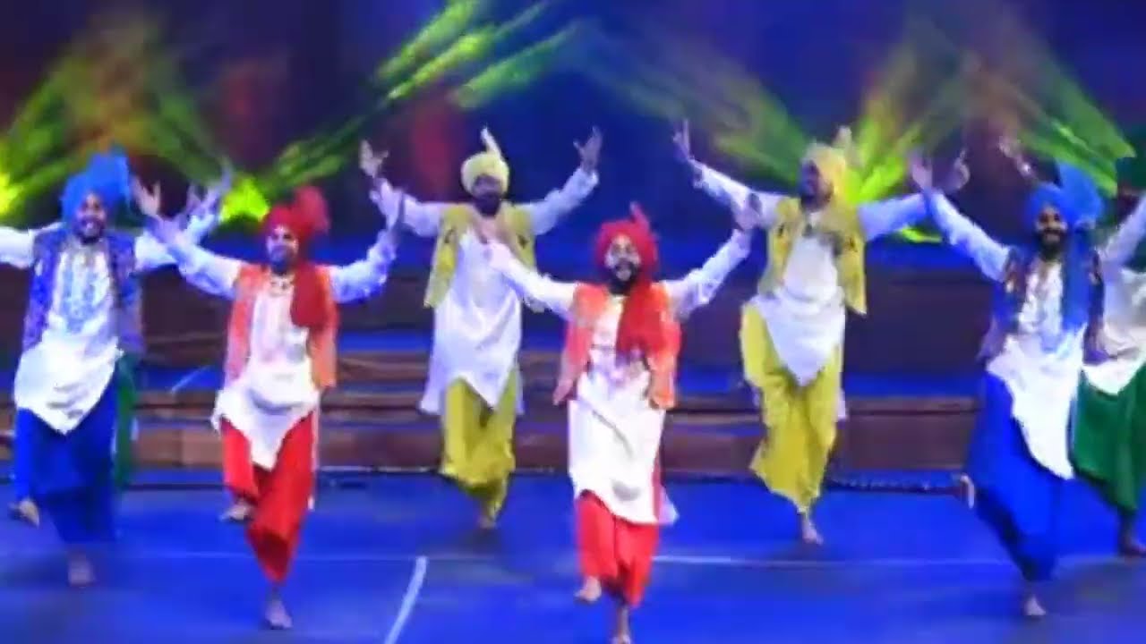 Bhangra Punjabi Folk Dance Live Performance | Desi Bhangra | Reena Saini 740