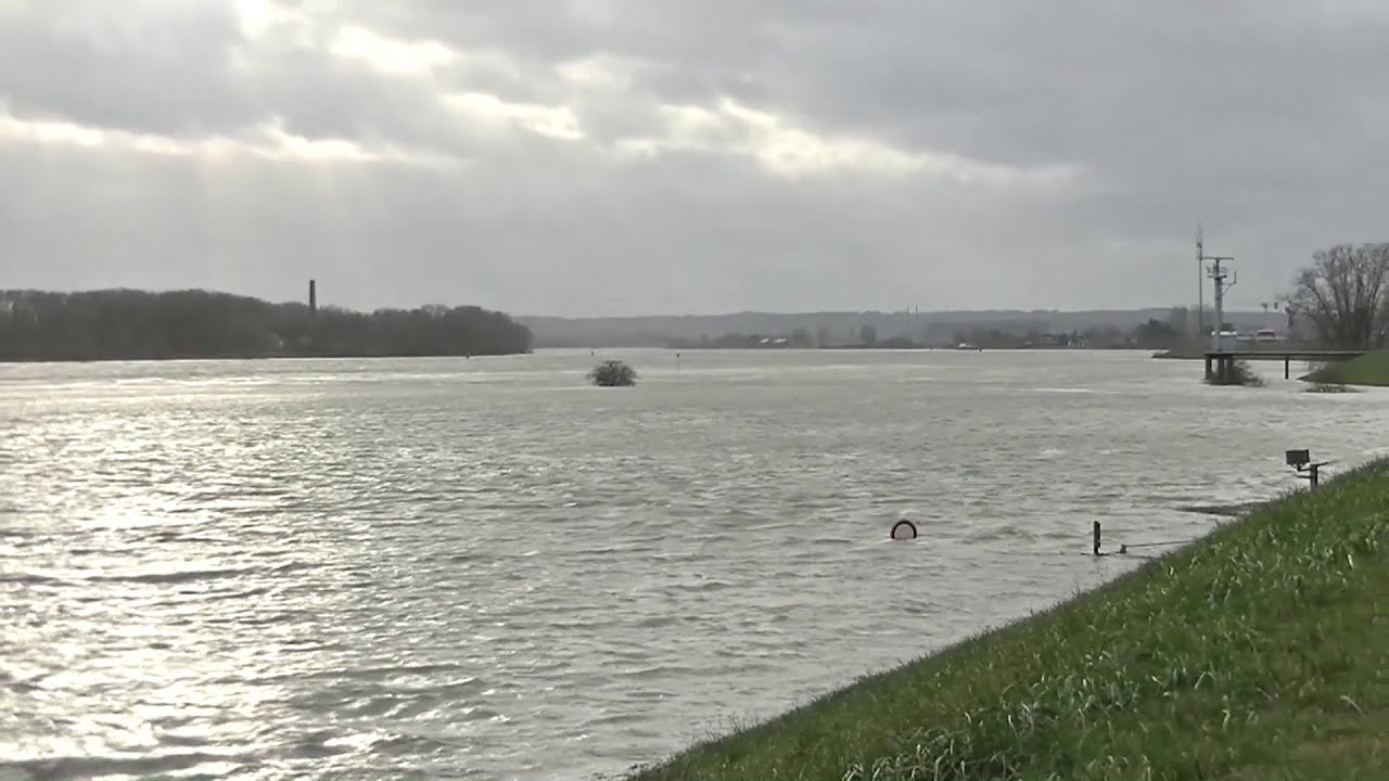 Hoog water buiten en binnendijks!