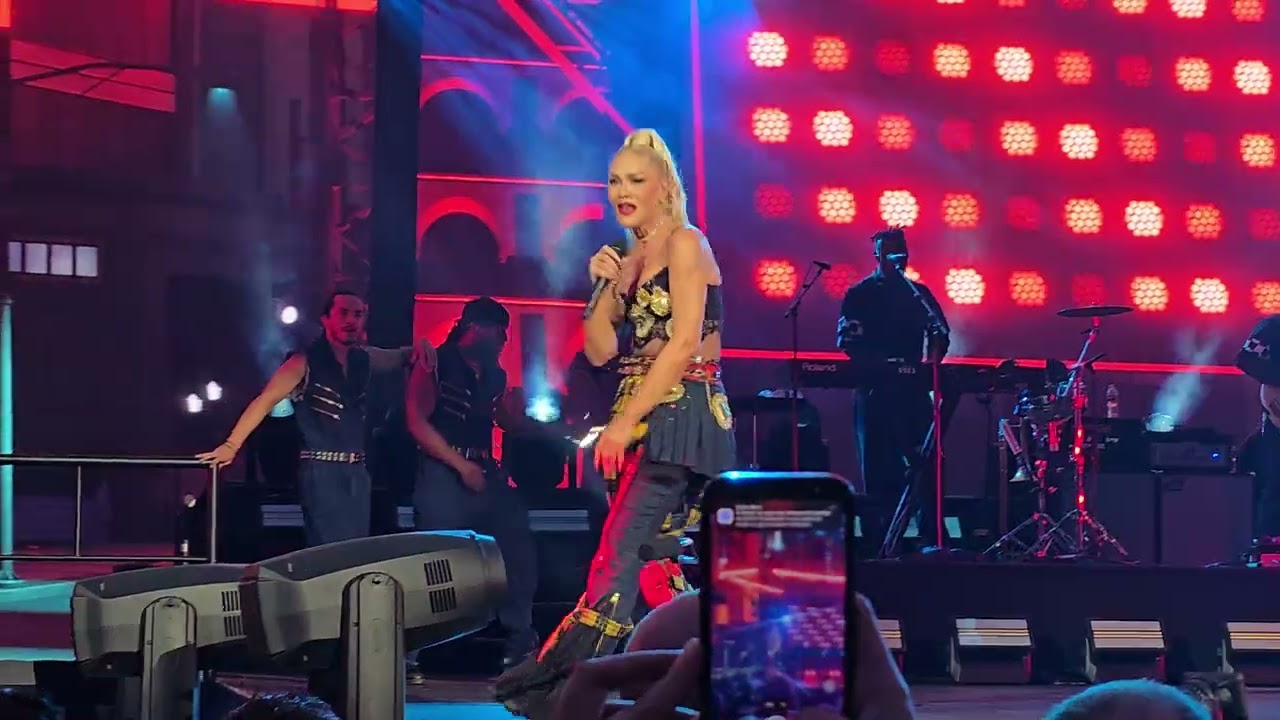 Gwen Stefani: Bathwater [Sphere, Vegas - 8 May 25]