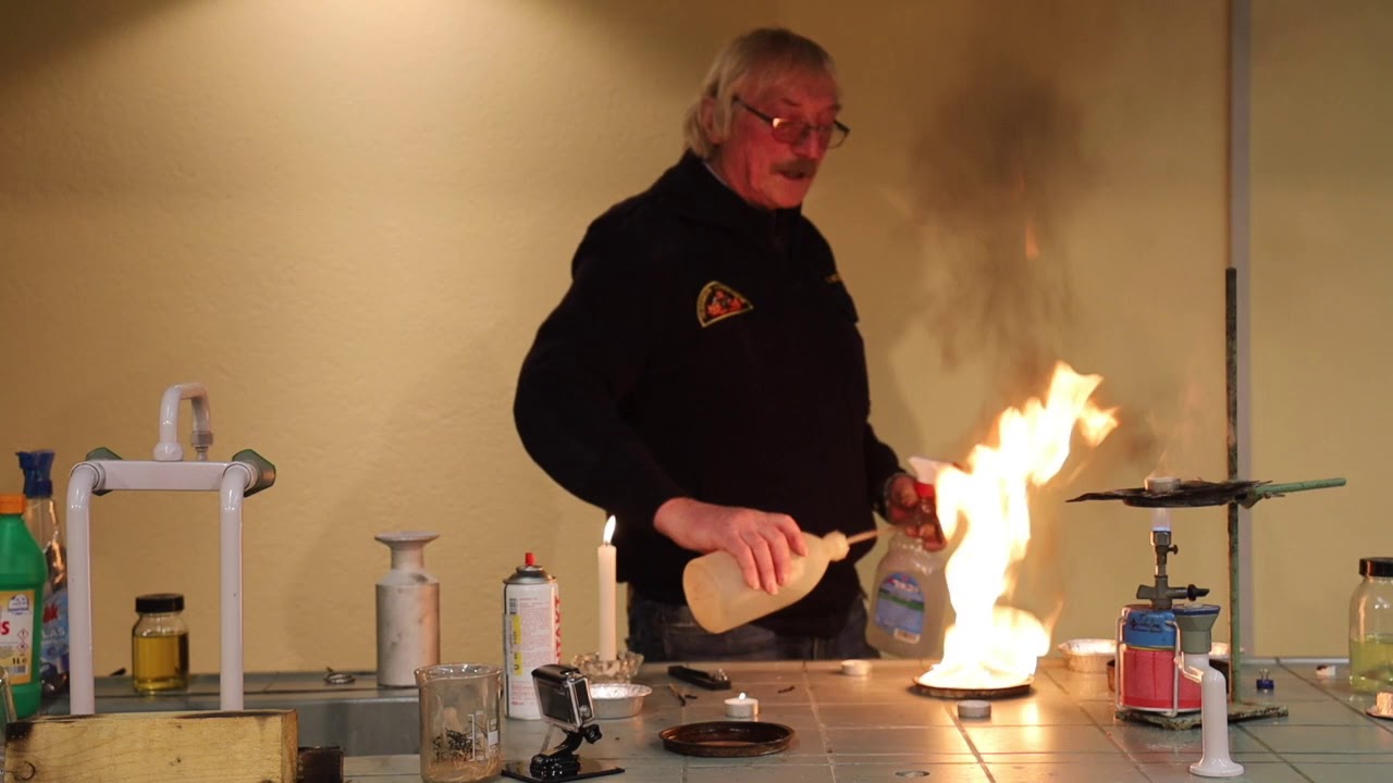 Kinderfeuerwehr - Brennen und Löschen