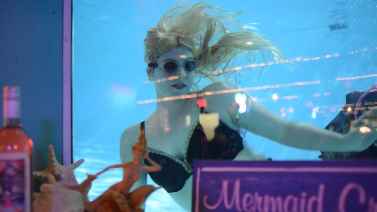 Mermaids of the Sip 'n Dip | Montanans