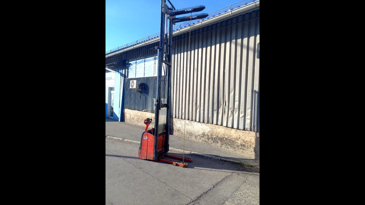 Pallet Stacker Linde L16 year 2010 we sell 2800 euro triplex 4600 mm height