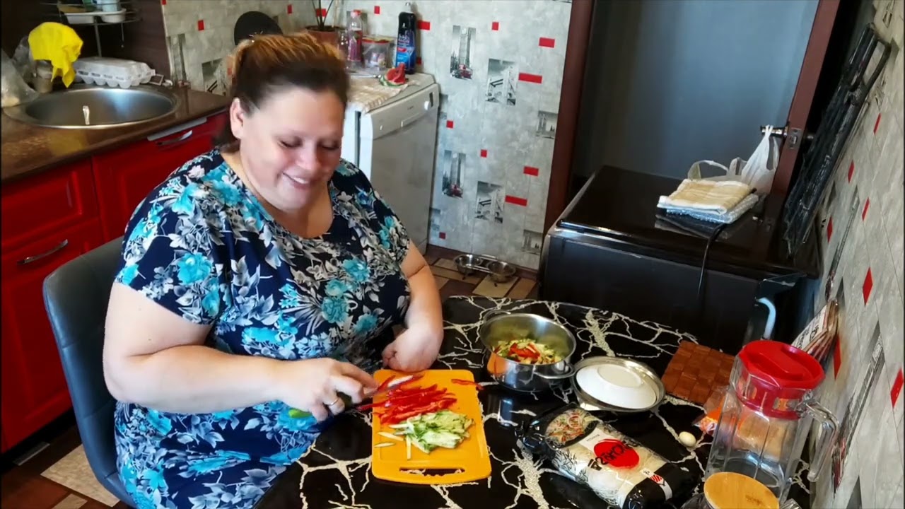 Готовим вкусняшки/ Печём пиццу и булочки/ Готовим Фунчозу/ Общение)))