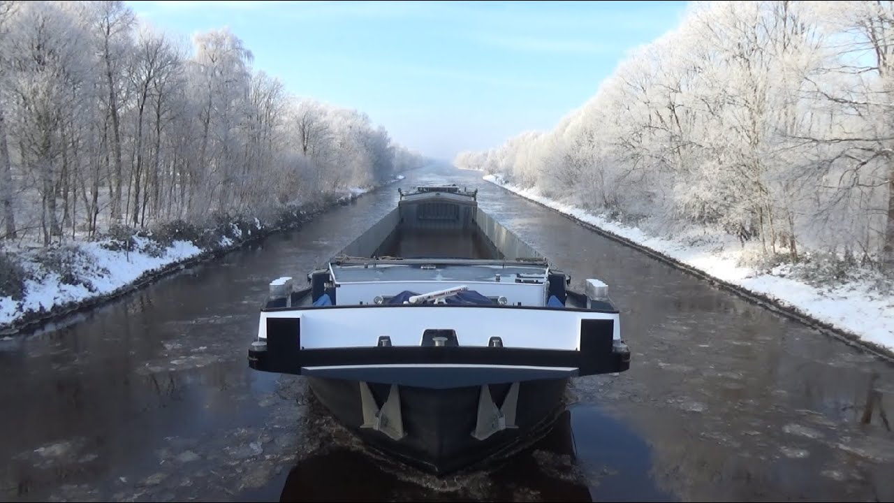 Schiffe im Eis im Küstenkanal, 22.01.2016