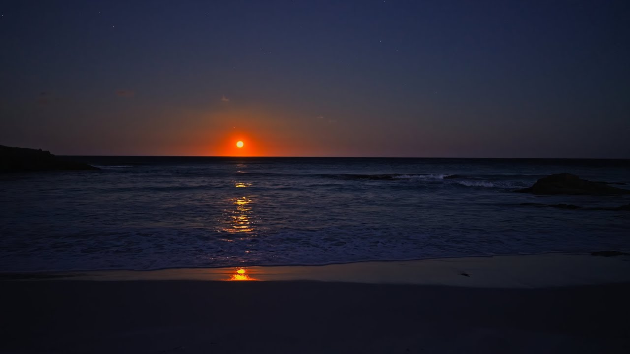 Blood Moon on the Beach with Calming Ocean Waves | Relaxing ASMR for Deep Sleep | 3H in 4K