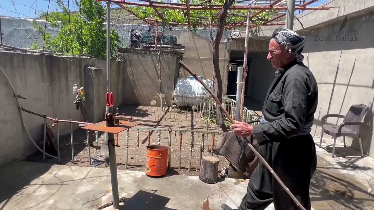 دروستکردنی گۆچان - Making wooden necklaces - گۆپاڵی دار لە باڵەکایەتی