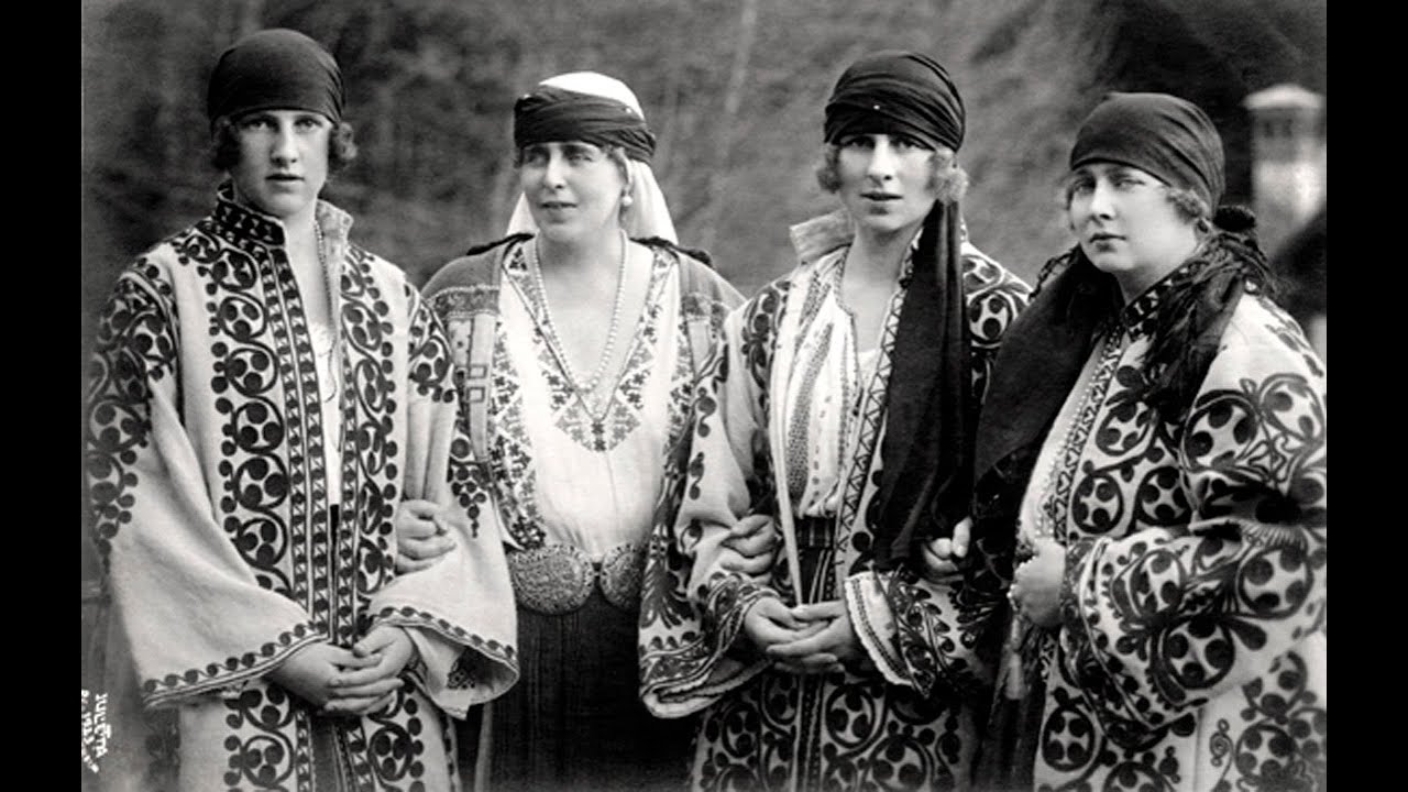 A Particular Beauty : Romanian Folk Clothing