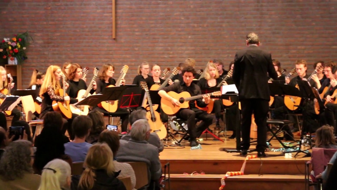 'Happy' guitar orchestra