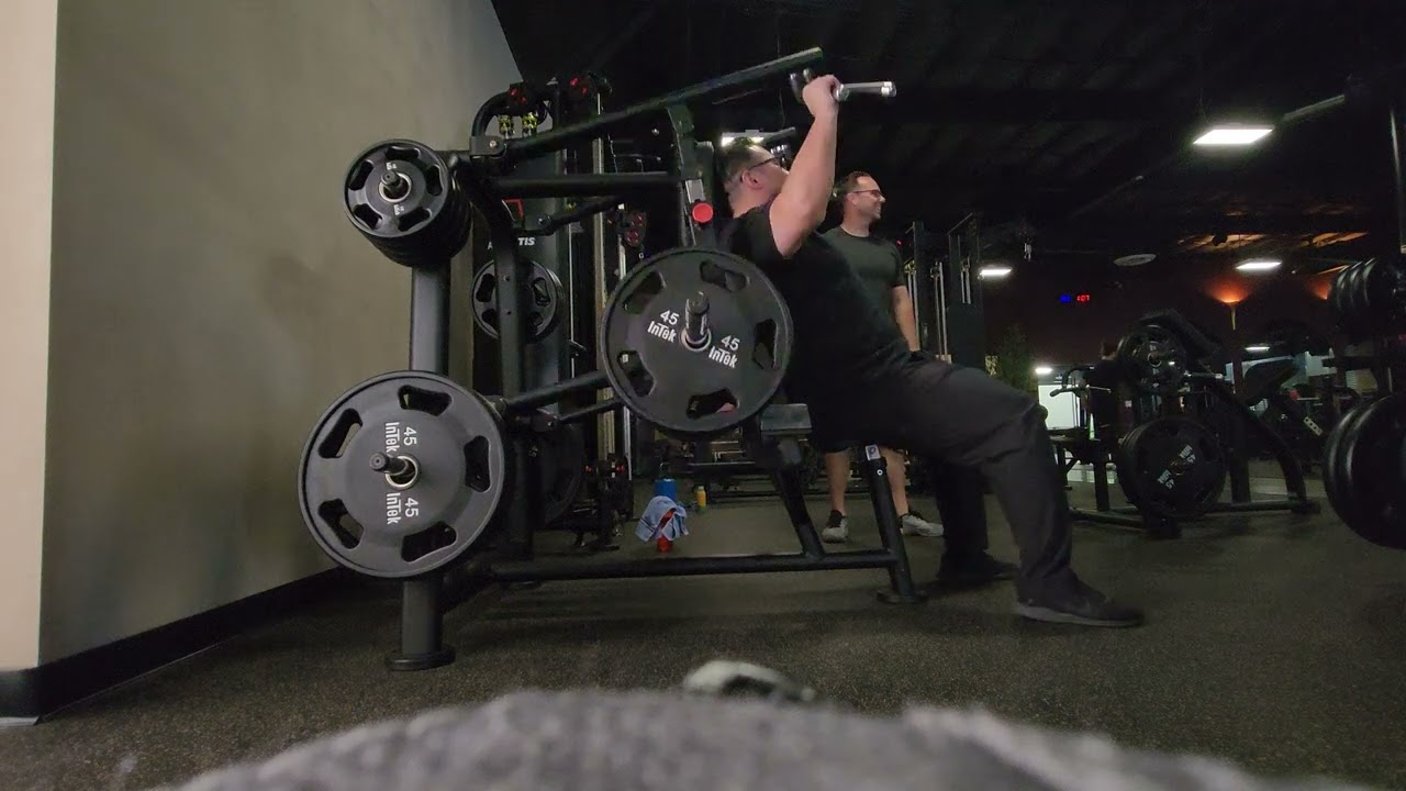 Atlantis Converging shoulder press MODEL E449