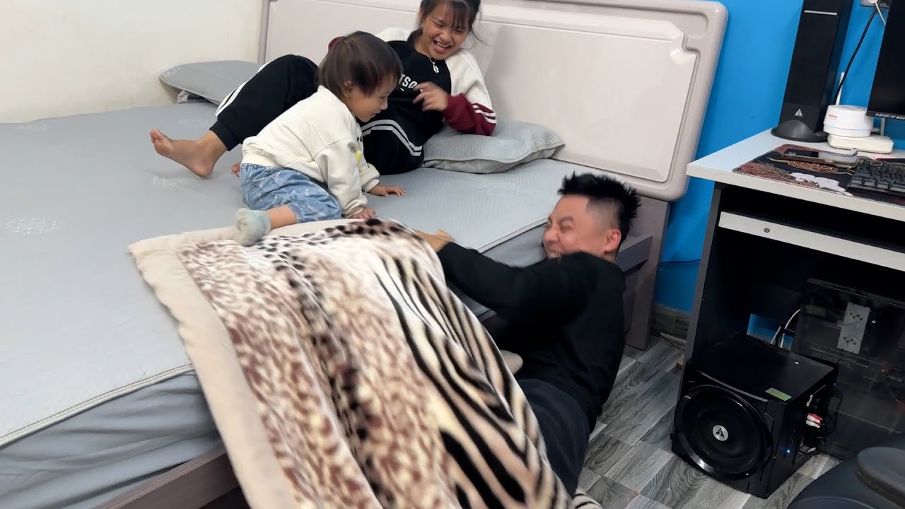 Diem and Quynh made their father laugh when they woke him up