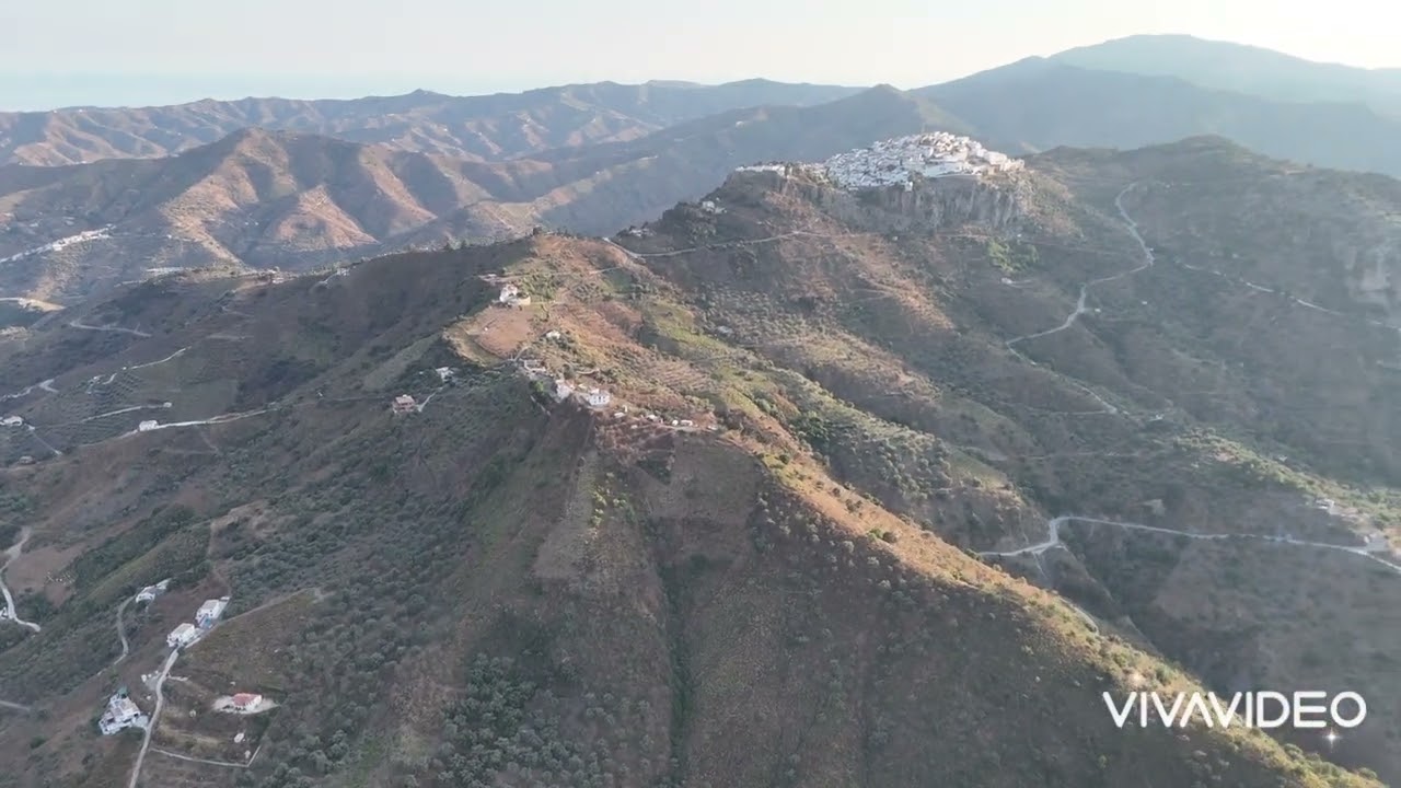 &Uuml;ber Comares 1. Oktober 2025