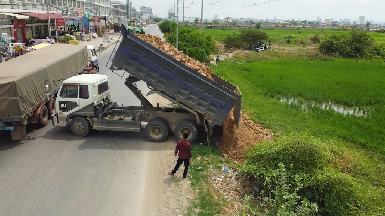 THE BEST Process filling Flooded land Next to the road Use Dozer MITSUBISHI And Small Dump Truck Big