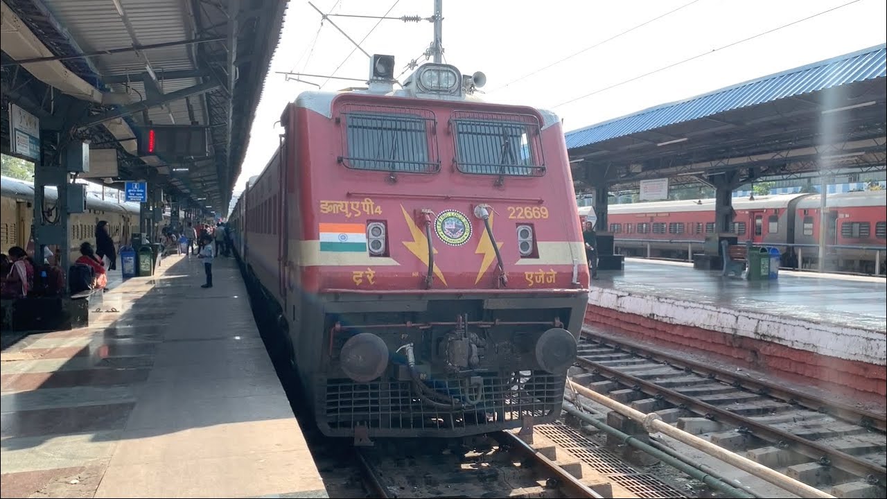 TRIP REPORT | Hyderabad to Mumbai | 12702 Hussain Sagar SF Express | Indian Railways |
