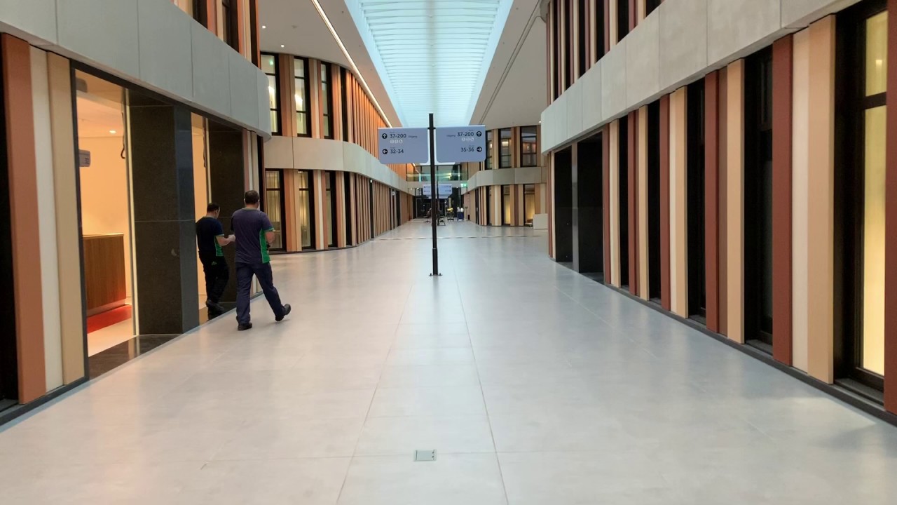 Rondje door de lege nieuwbouw van Amphia