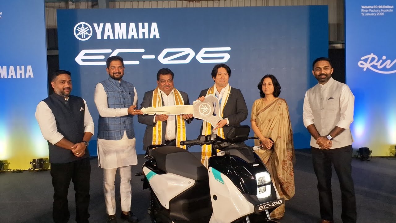 ಹೊಸಕೋಟೆಯಲ್ಲಿ ರಿವರ್ ಕಂಪನಿಯ ev ಸ್ಕೂಟರನ್ನು ಯಮಹಾ ಕಂಪನಿಗೆ ಹಸ್ತಾಂತರ ಮಾಡಿದ ಸಚಿವ MB ಪಾಟೀಲ್.