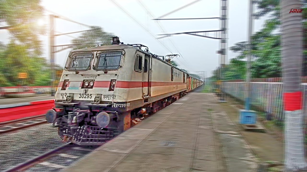 Dangerous 🔥 High Speed Bhagirathi Express + Dhano Dhanya Express + Lalgola Passenger + Hazarduari