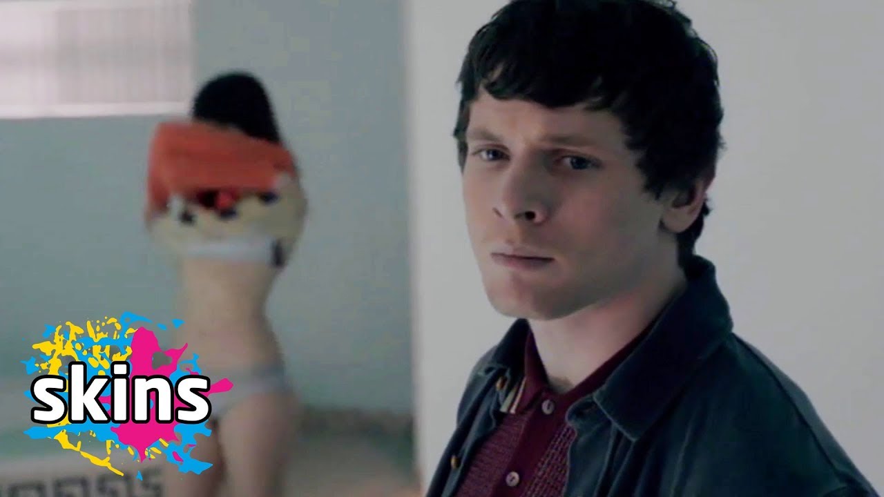Charlie Tries To Seduce Cook - Skins Rise