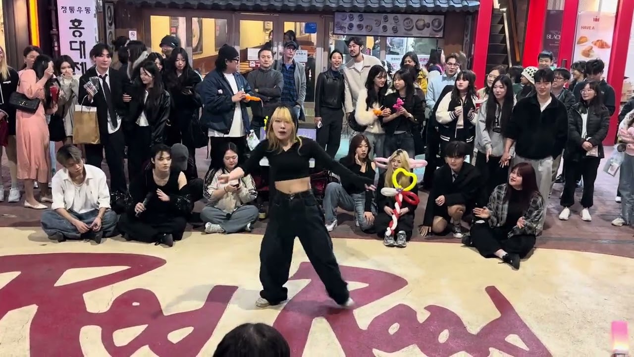 HONGDAE K-POP SOLO BUSKING (BEOUR CREW) - [HyunA] Lip & Hip (2)