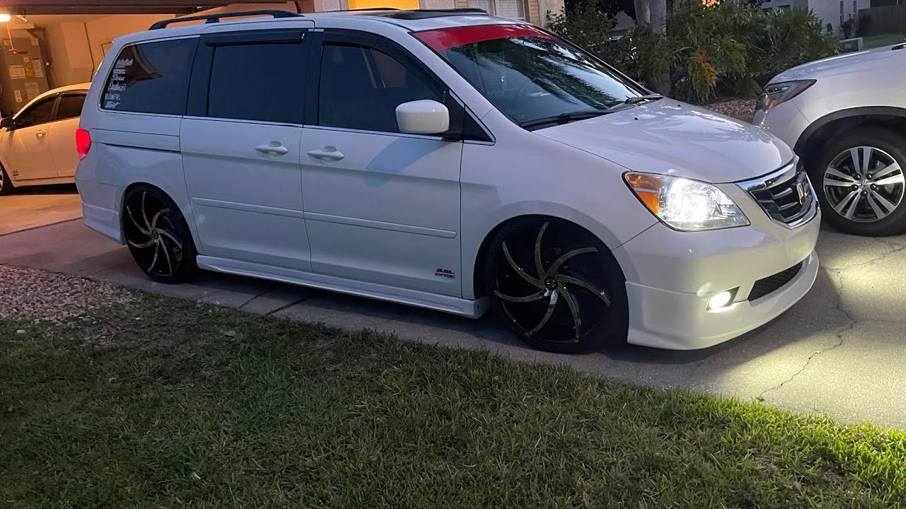 Painting a Honda Odyssey Lip kit 2008 and up   HD 1080p