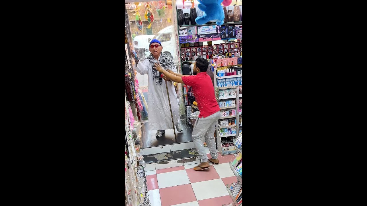 مغامرات رجل عجوز في محل ألعاب الأطفال| مواقف مضحكة لا تفوتك! #funny #prank #tiktok
