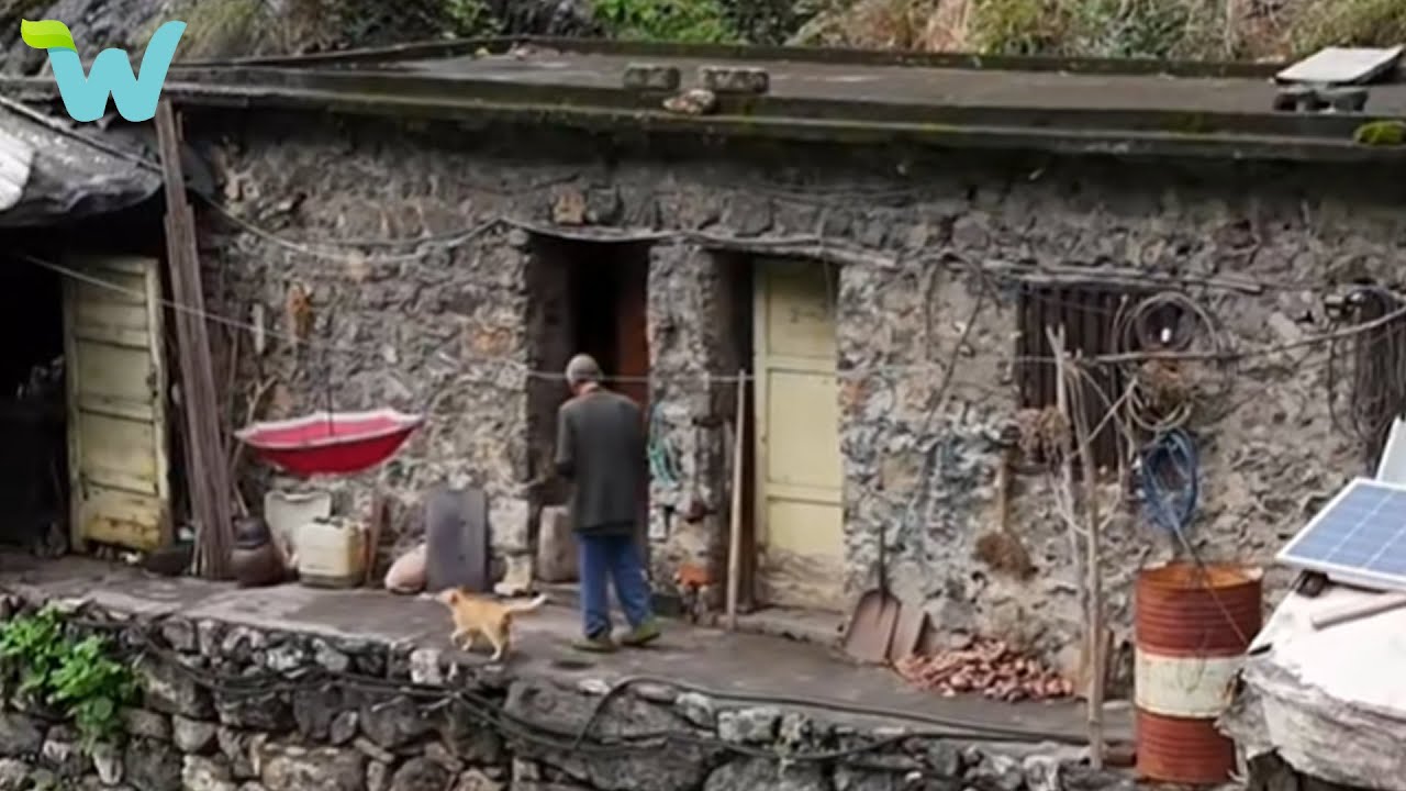 Because his family was poor, he tried to renovate the old house welcomed his parents to live