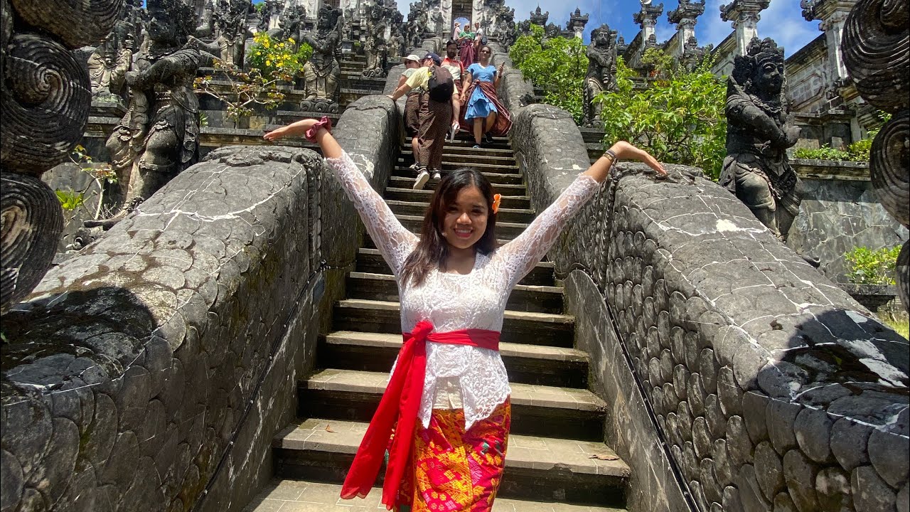WEARING KEBAYA AT THE GATE OF HEAVEN IN BALI