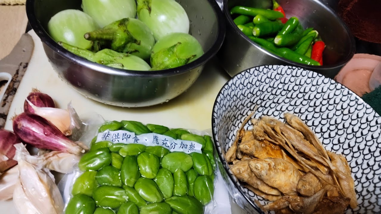 TUMIS TERONG BULAT ,IKAN ASIN,CABE HIJAU