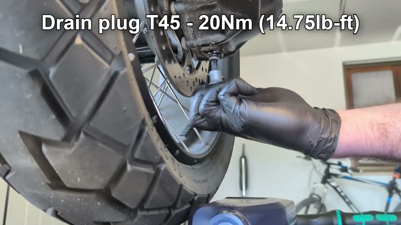 BMW R1250GS/GSA final drive oil change and shaft lubing