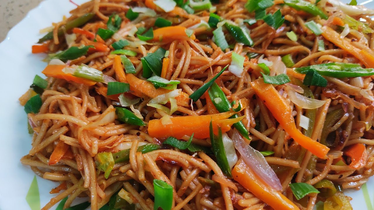 बाजार जैसी वेज चाऊमीन बनाने का सबसे आसान तरीका। Street Style Veg Chowmin l Veg Hakka Noodles l Mitu