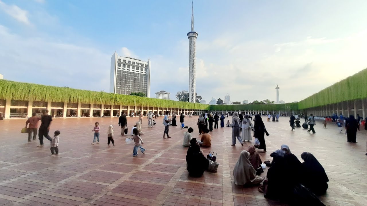 Suasana Di Dalam Masjid Terbesar Di Asia Tenggara Masjid Istiqlal