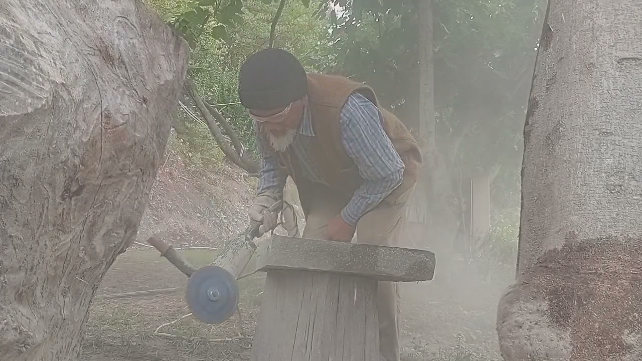 Marangoz bıçaklarını bileyeceği taşları kendi hazırlıyor...
