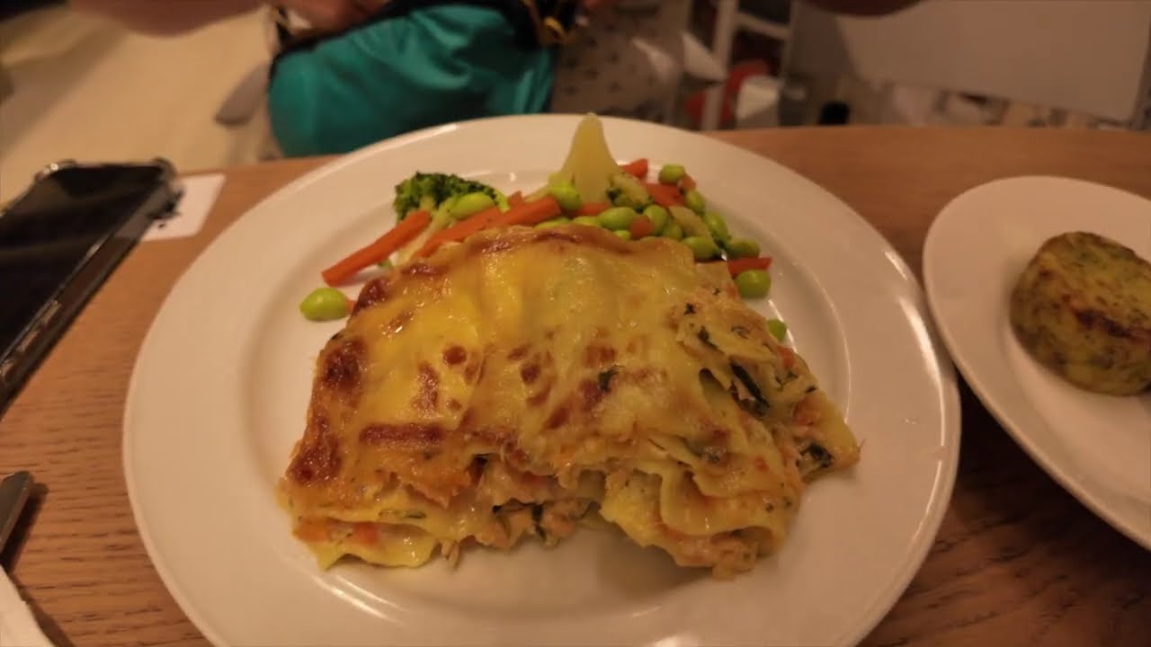 eating dinner at IKEA | Vlog