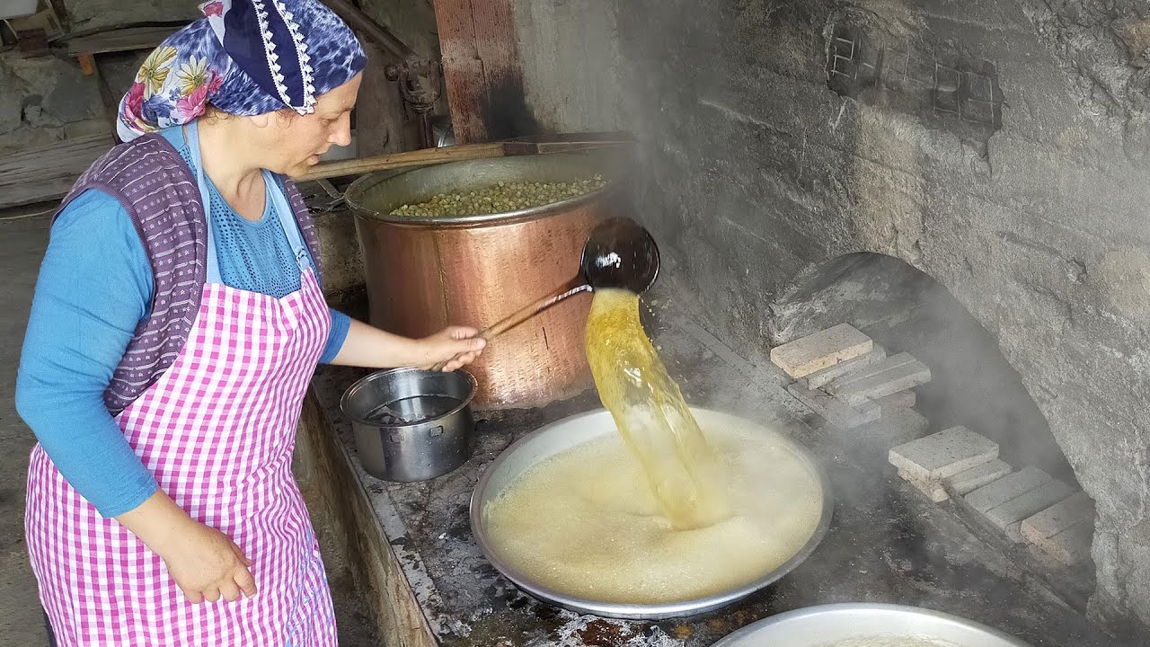 Türkiye 3'üncüsü kadın çiftçi, 1,5 ayda 1,5 ton pekmez üretiyor