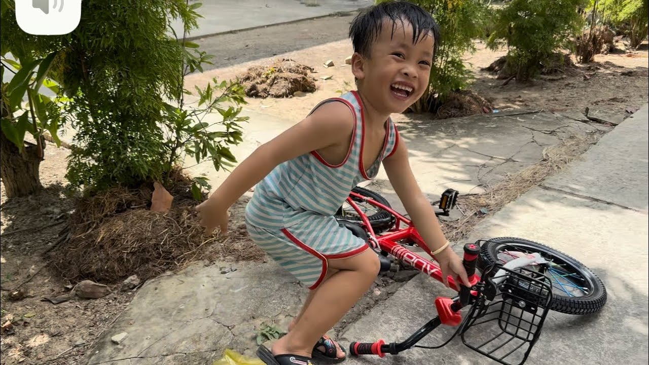 Chuột Chạy Xe Đạp Đi Theo Mẹ Chơi Mà Bị Té Xe Liên T.ụ.c #ngocdieuvlog #chuotchayxebite